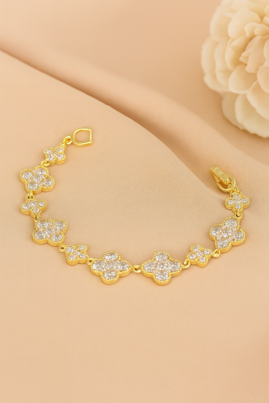 Soft Bloom Bracelet